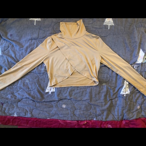 Long sleeve turtleneck from shein with a cross pattern at the front - Picture 3 of 3